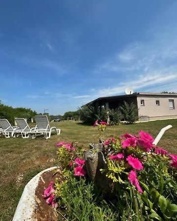 Holiday Home Lavanda Pola Esterno foto